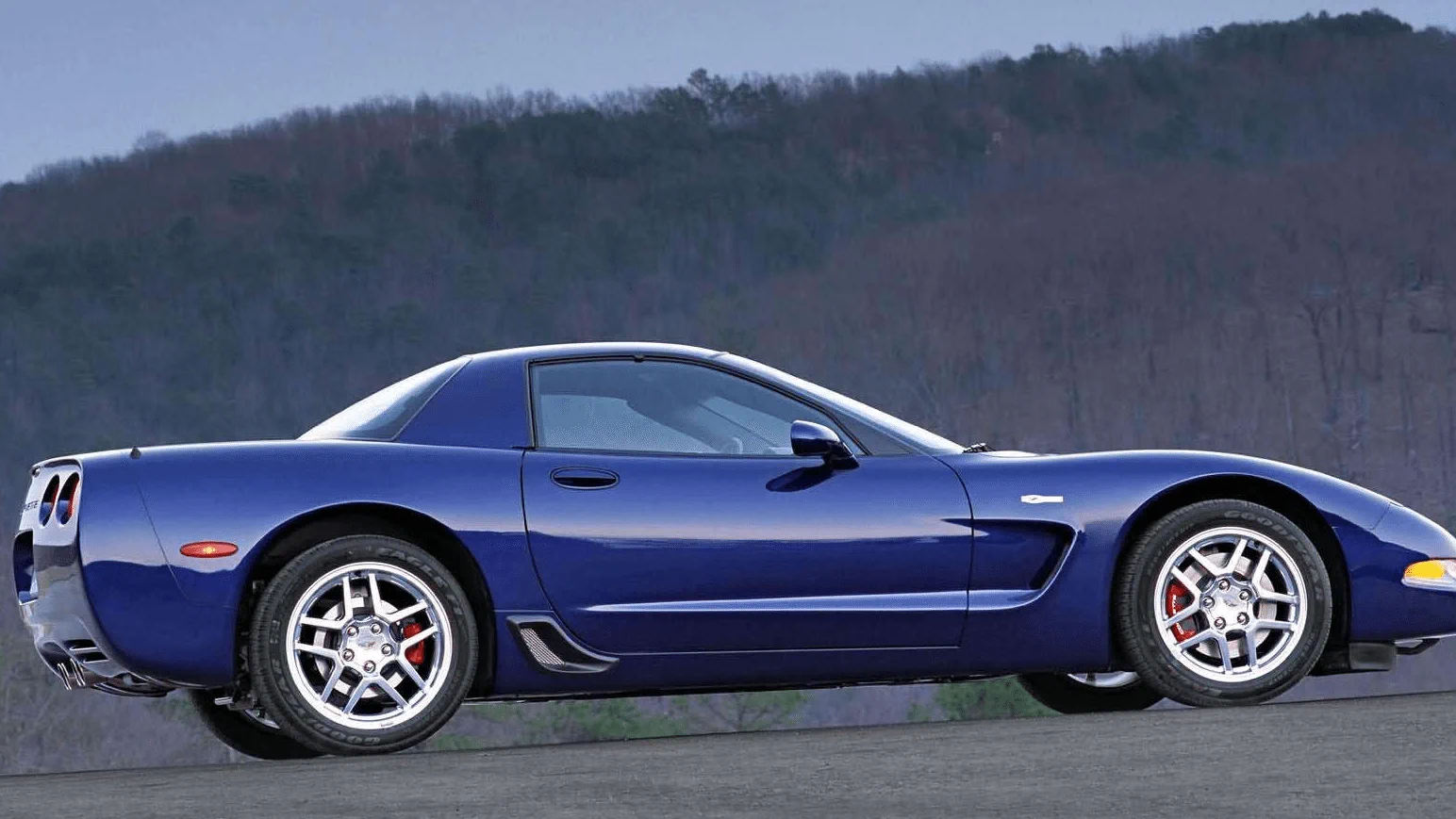 Corvette Generations/C5/C5 2004 Blue right.webp